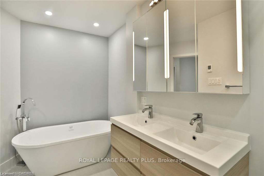 2054 Courtland Drive, #102