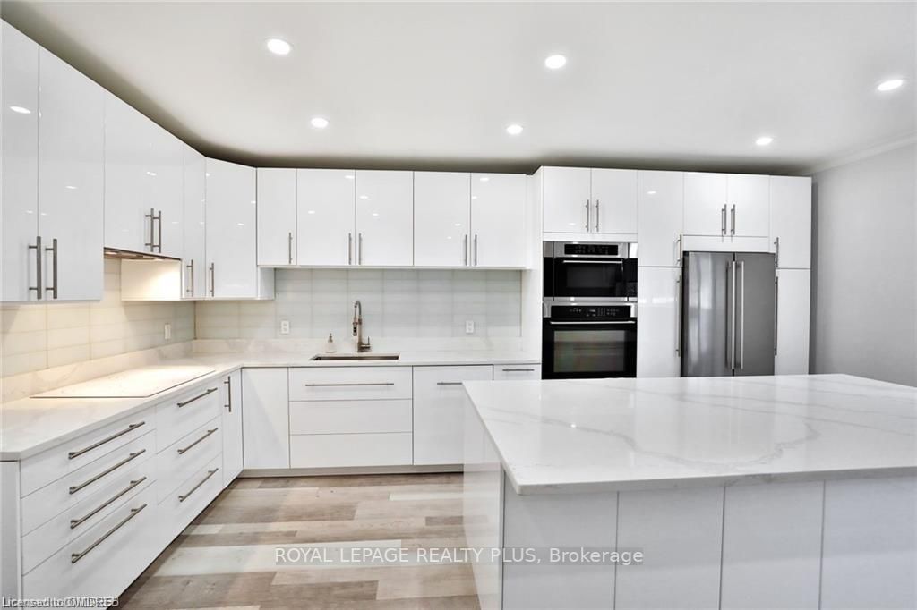 2054 Courtland Drive, #102