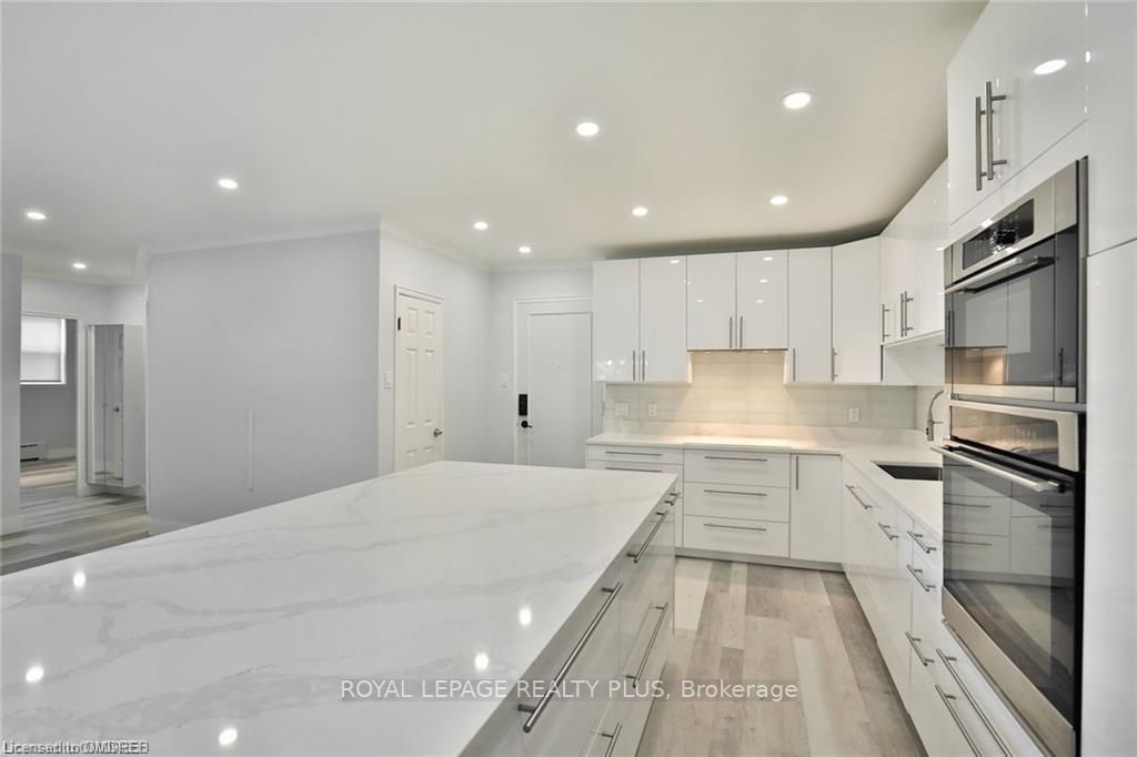 2054 Courtland Drive, #102