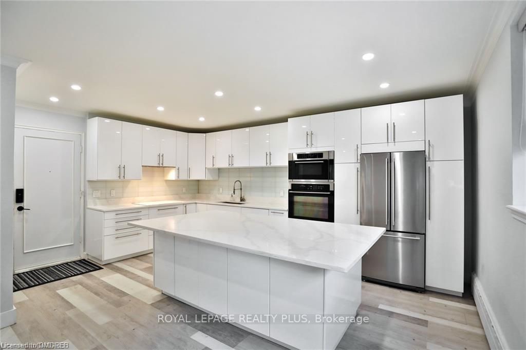 2054 Courtland Drive, #102