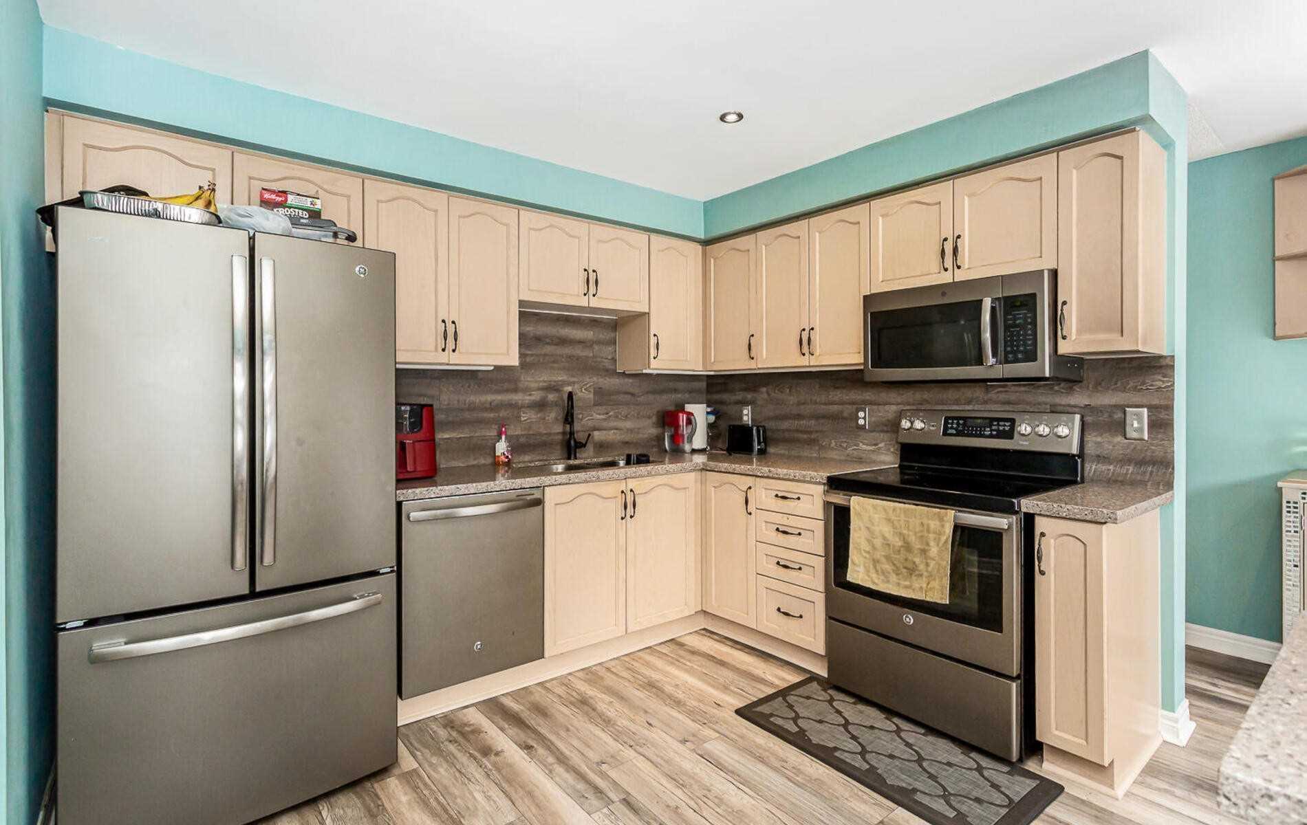 118 Mowat Cres