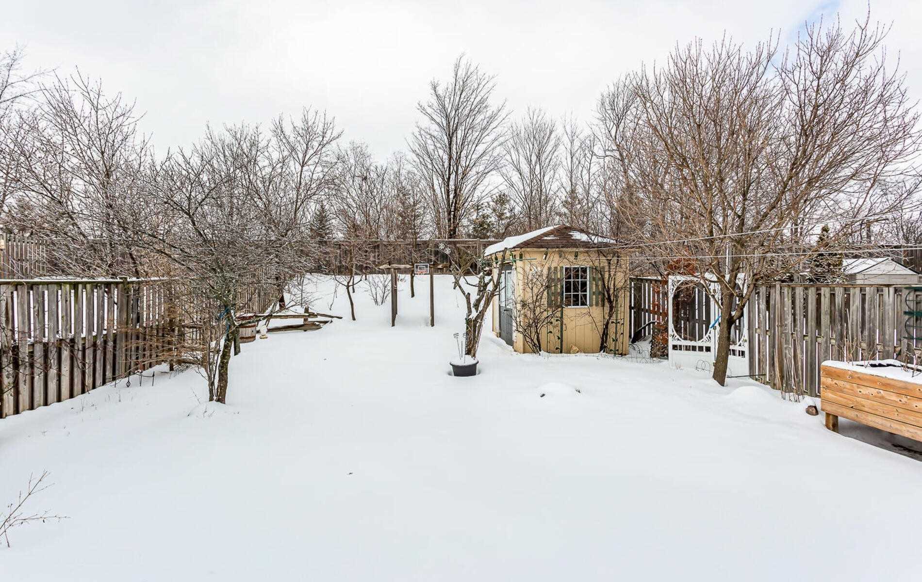 118 Mowat Cres