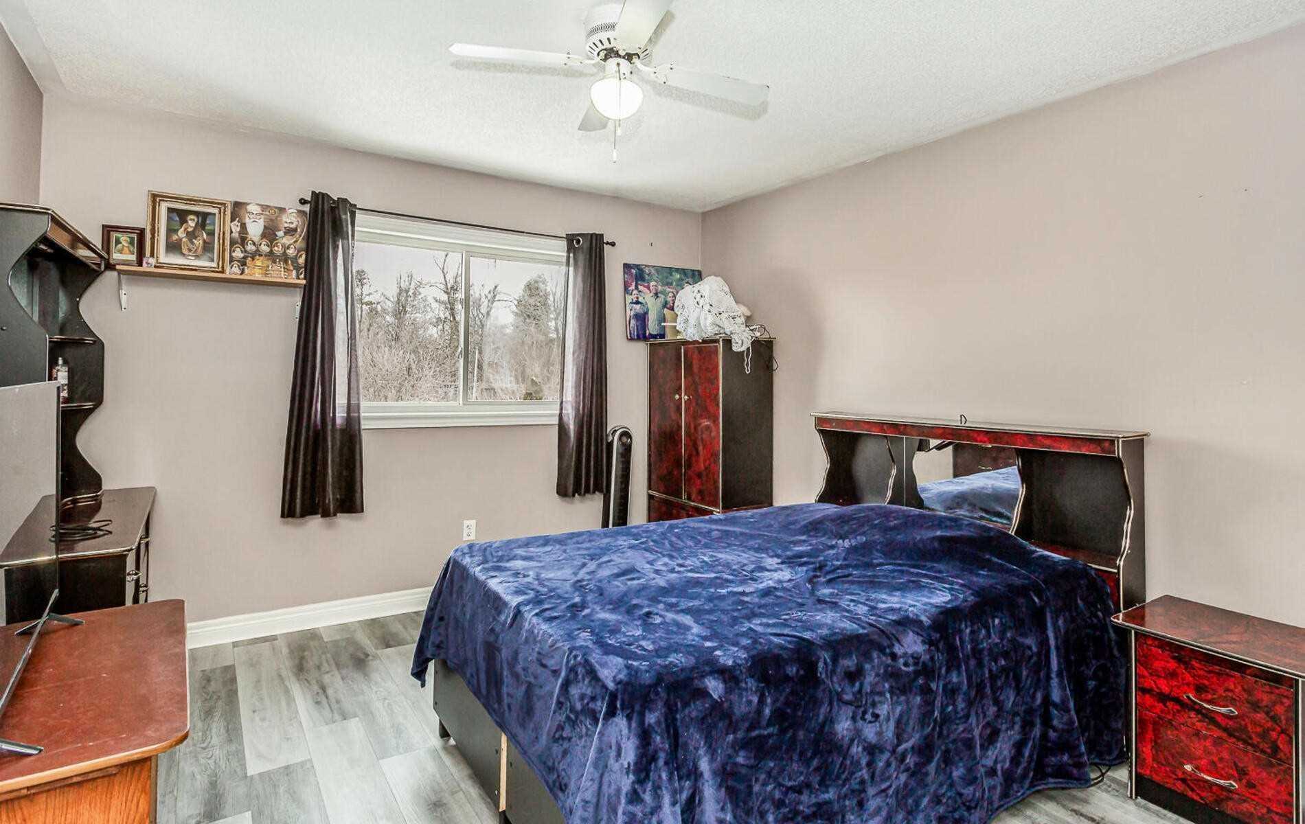 118 Mowat Cres