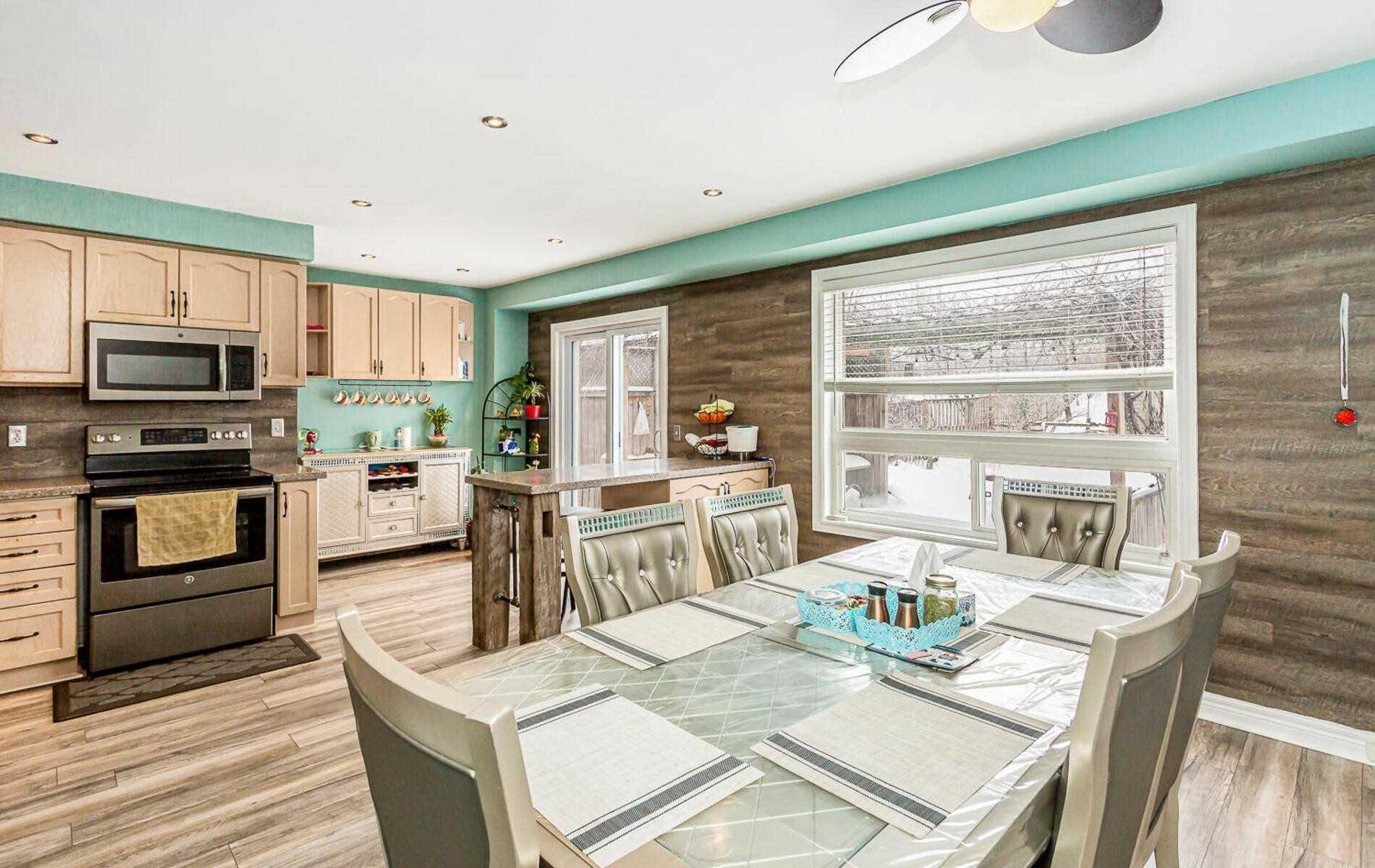 118 Mowat Cres