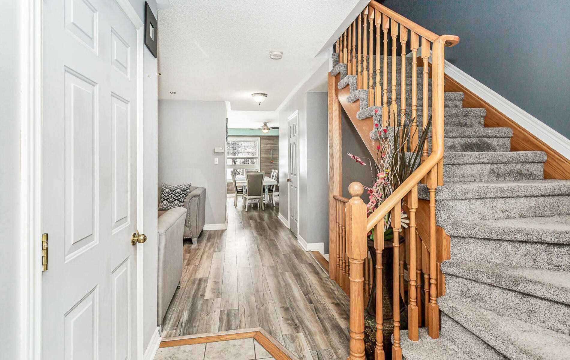 118 Mowat Cres