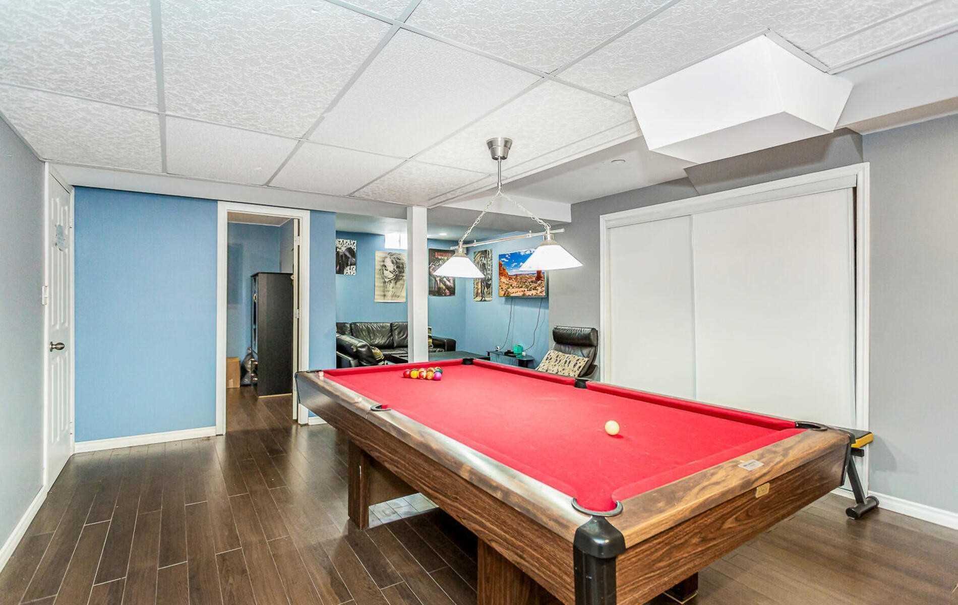 118 Mowat Cres