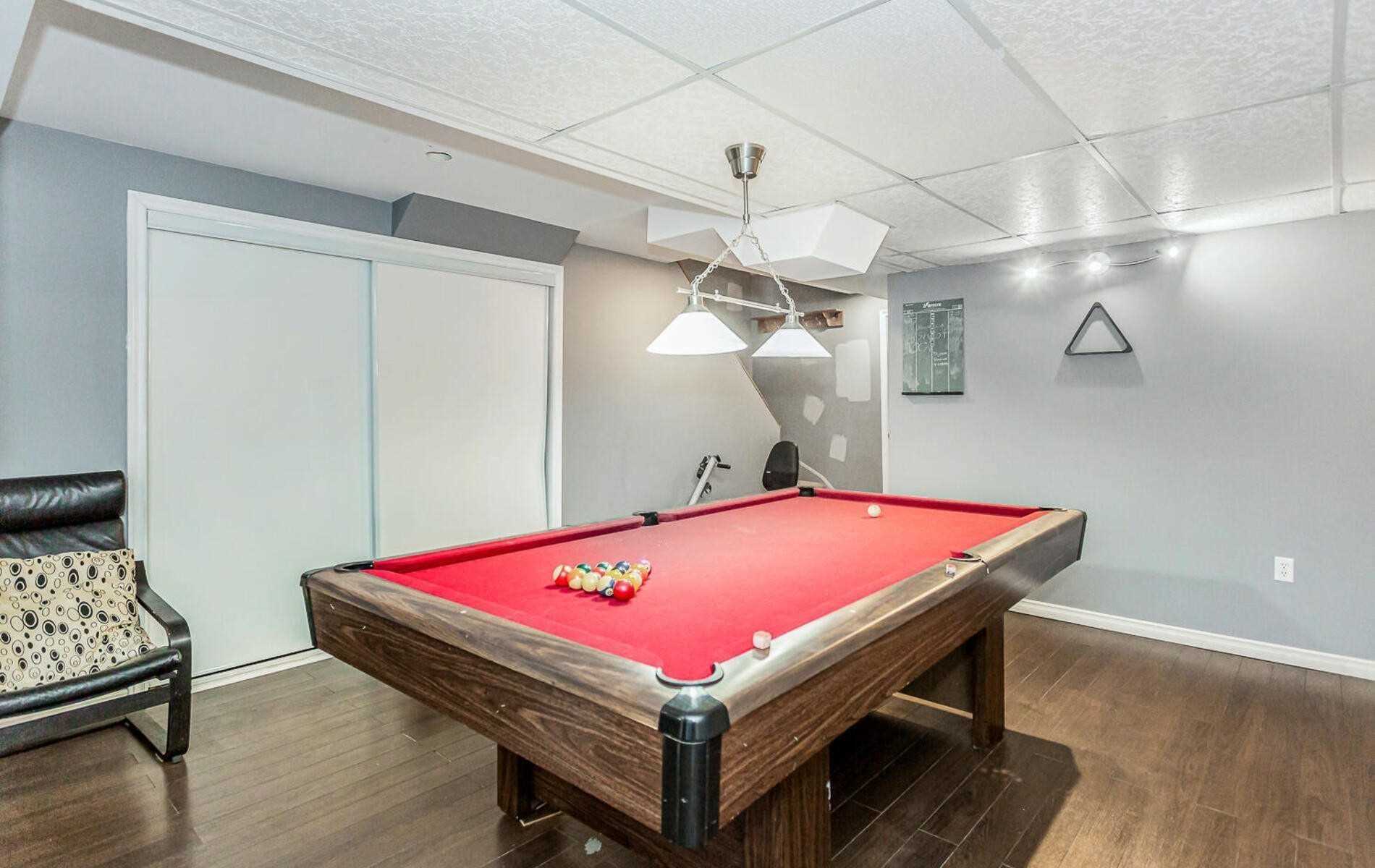 118 Mowat Cres