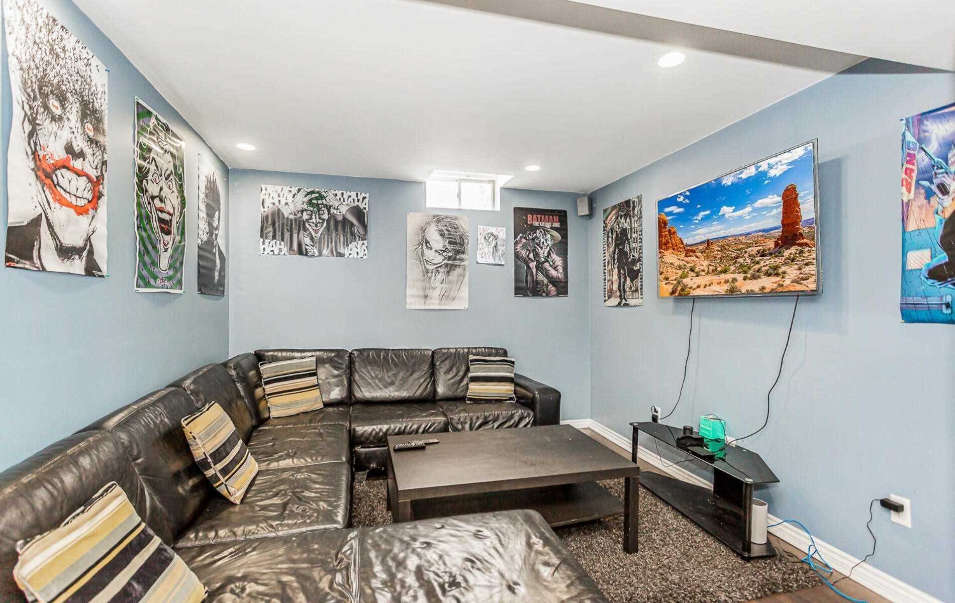 118 Mowat Cres