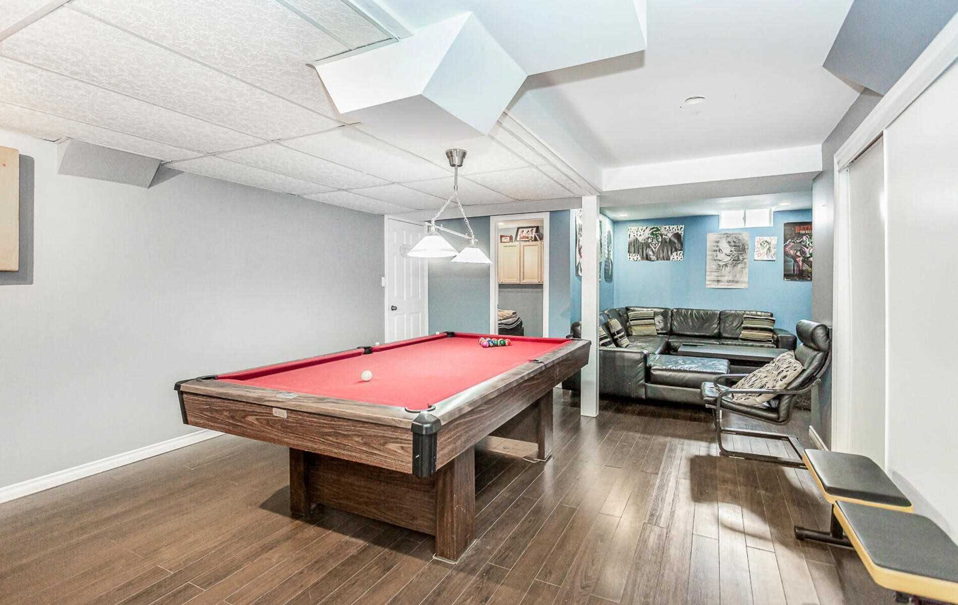118 Mowat Cres
