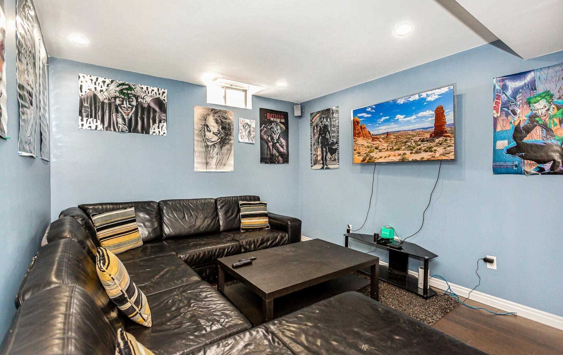 118 Mowat Cres