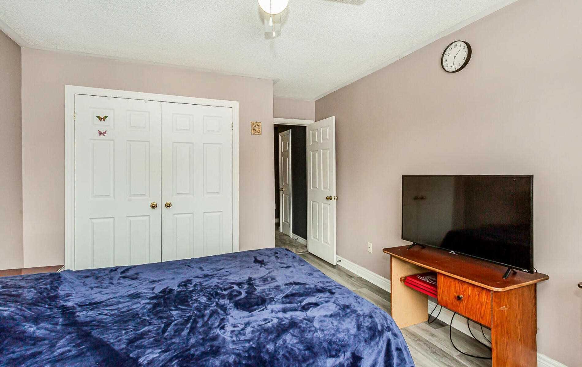 118 Mowat Cres