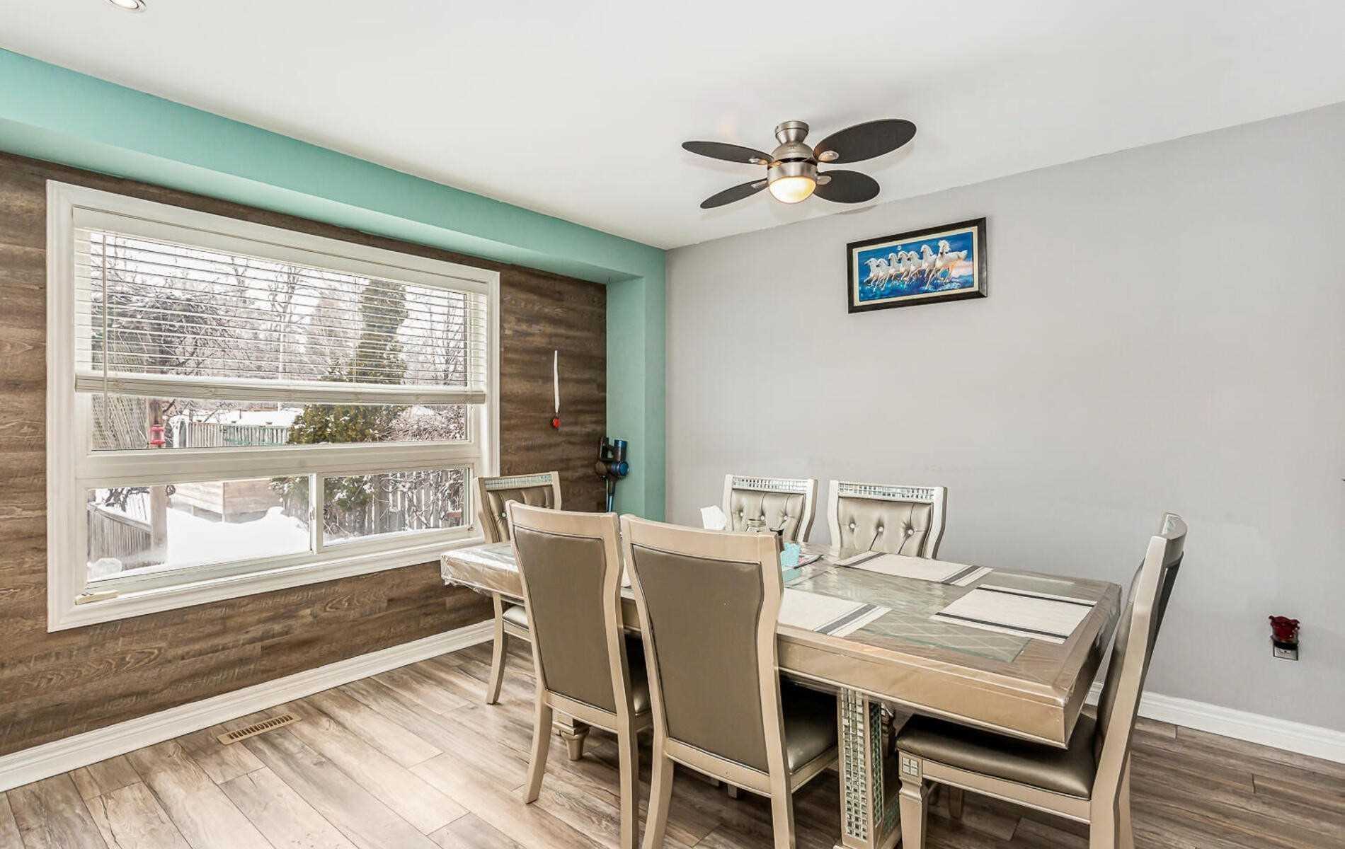 118 Mowat Cres
