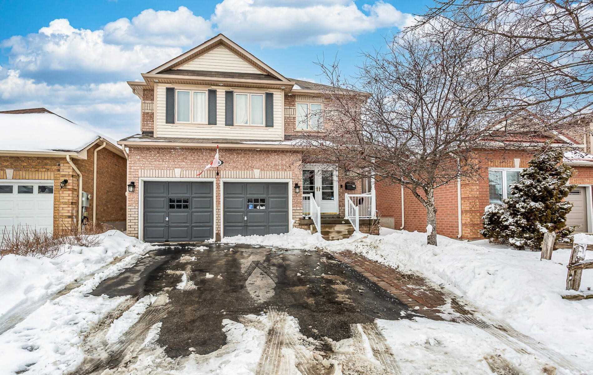 118 Mowat Cres