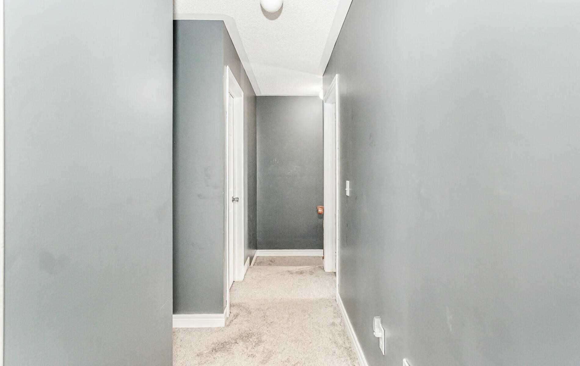 118 Mowat Cres