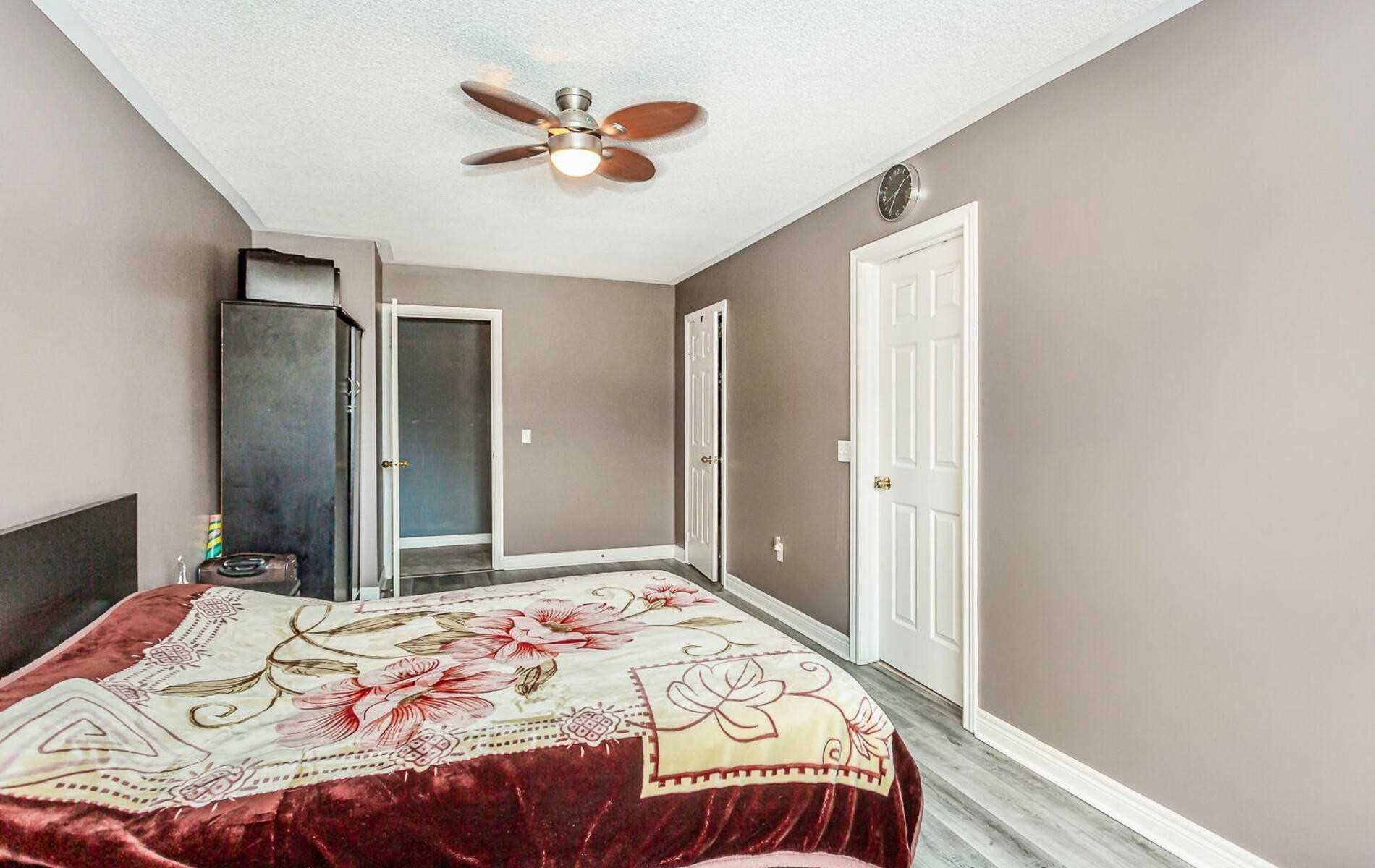 118 Mowat Cres