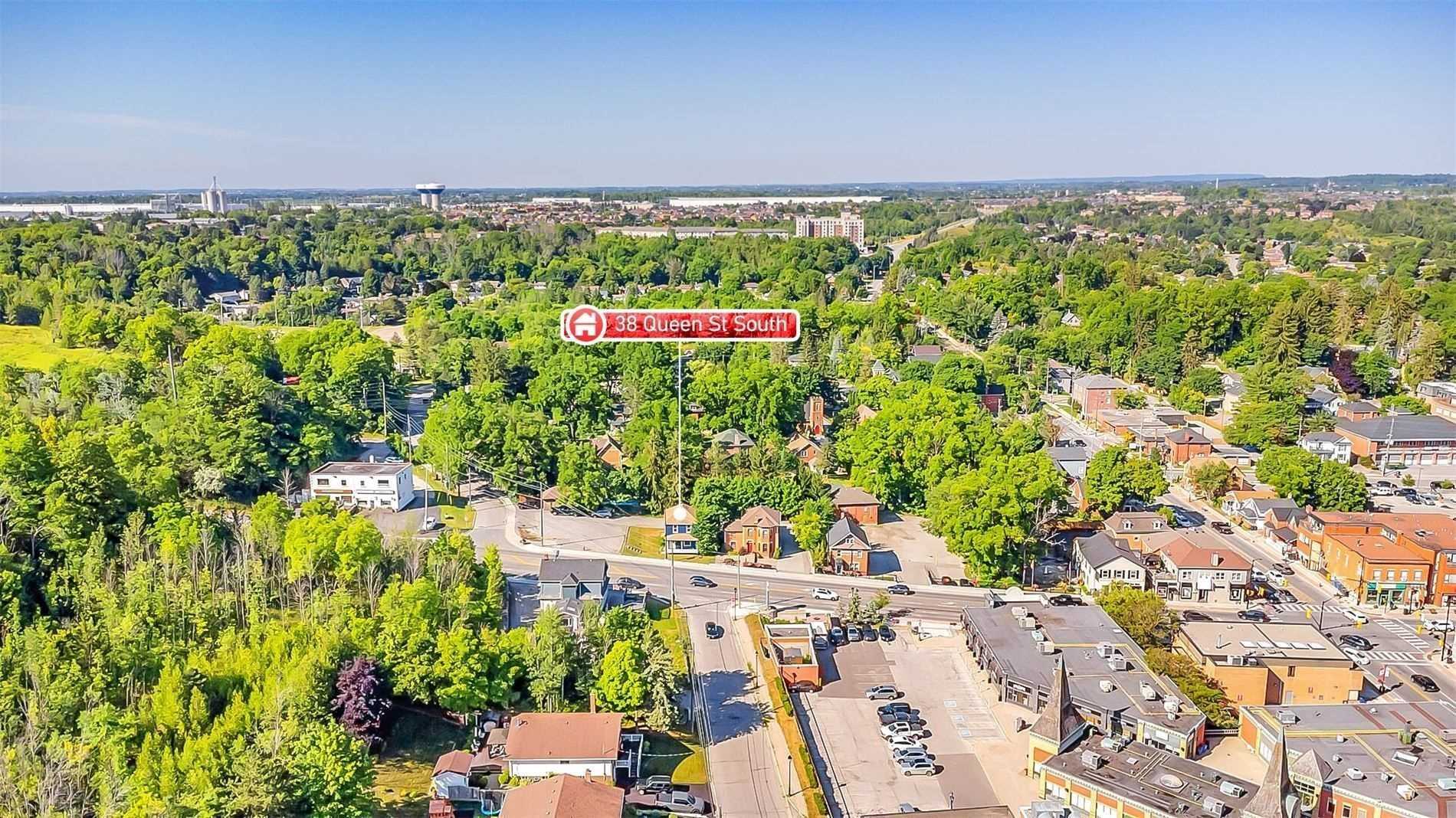 38 Queen St S