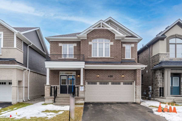 458 Violet Gate, Milton