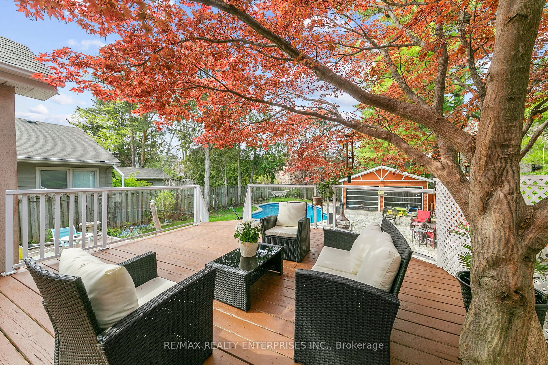 1061 Lorne Park Rd