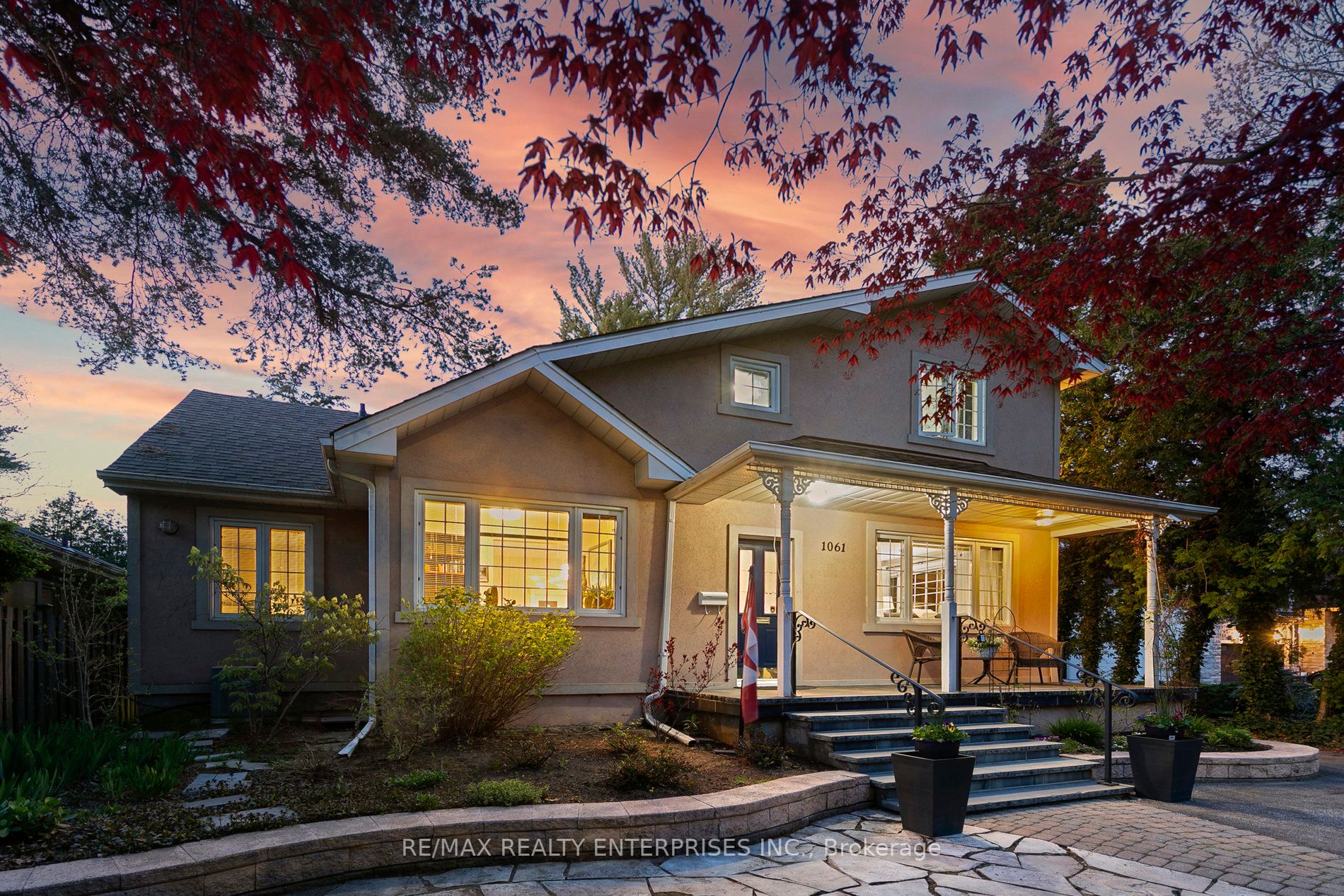 1061 Lorne Park Rd