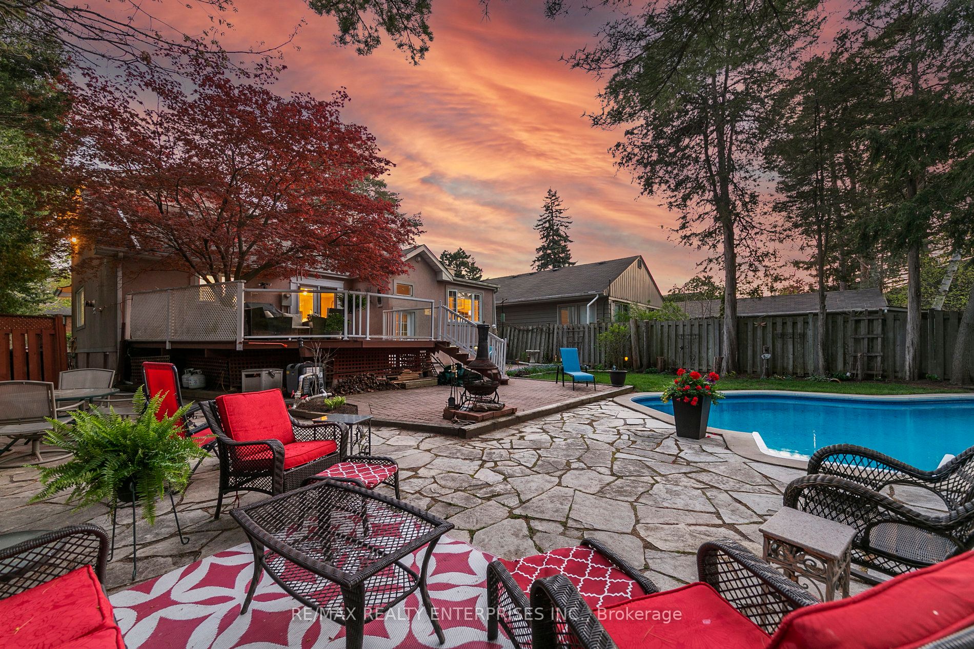 1061 Lorne Park Rd