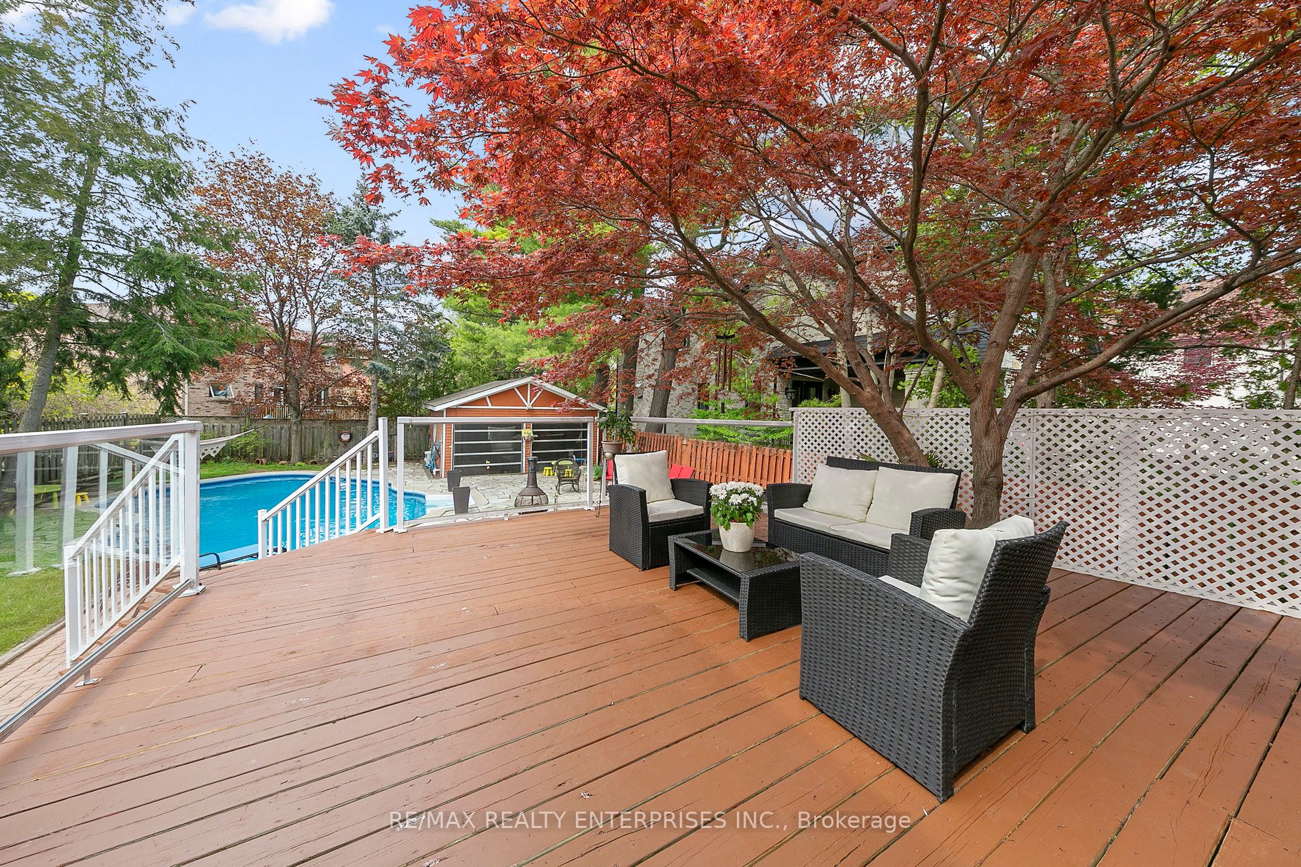 1061 Lorne Park Rd