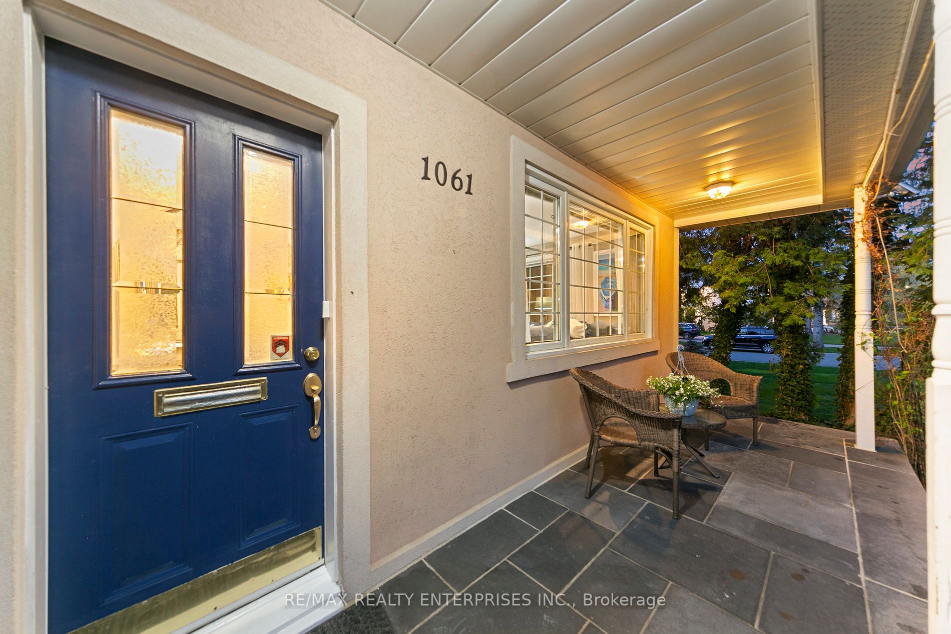 1061 Lorne Park Rd