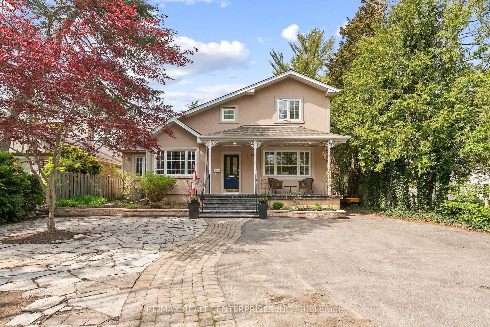 1061 Lorne Park Rd