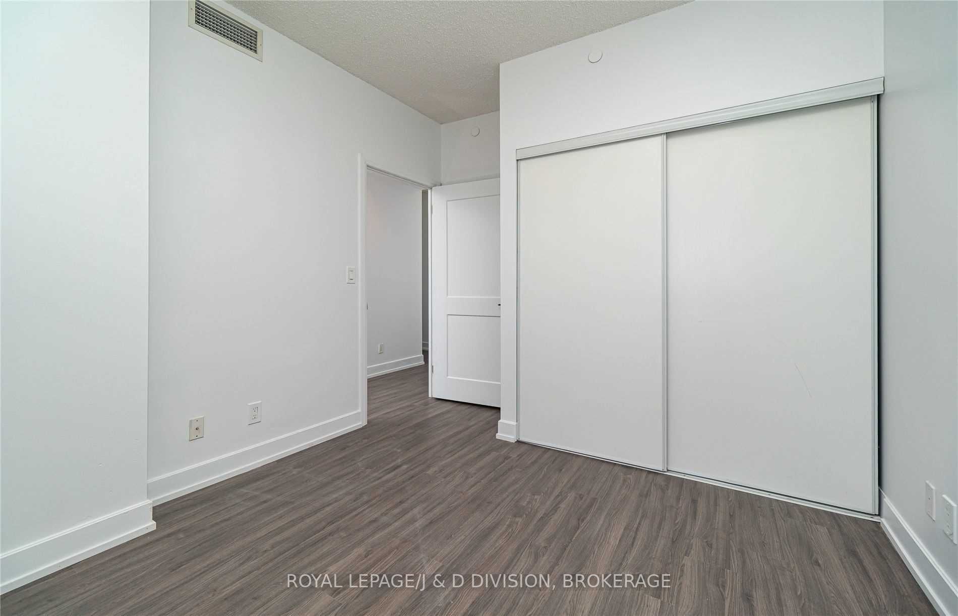 2 Eva Rd, #2728