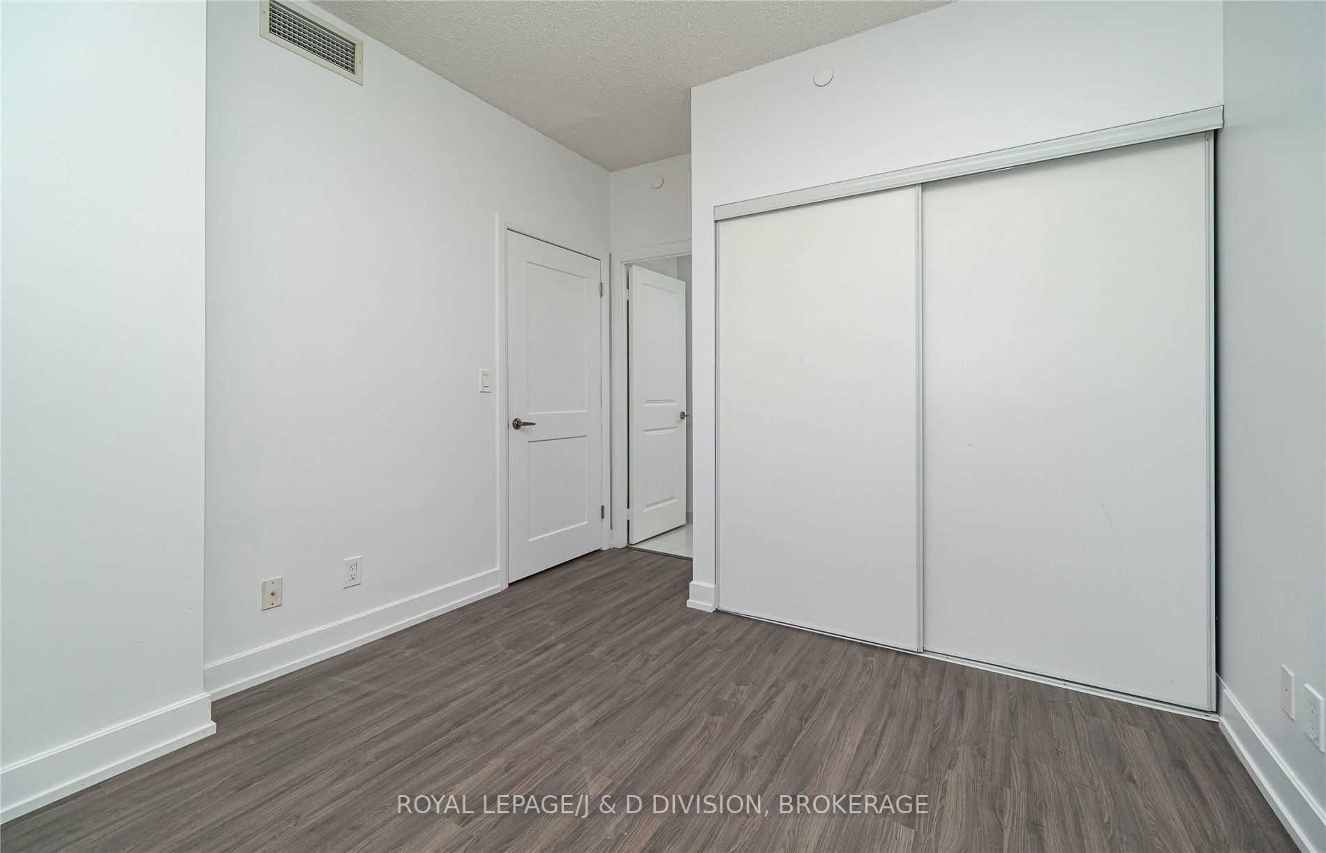 2 Eva Rd, #2728