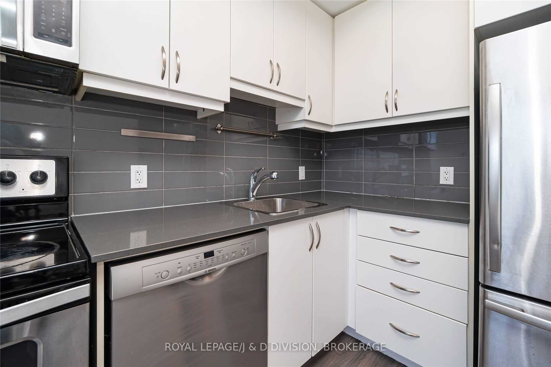 2 Eva Rd, #2728