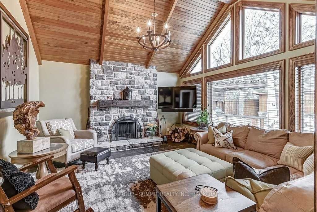 2059 Kawartha Cres