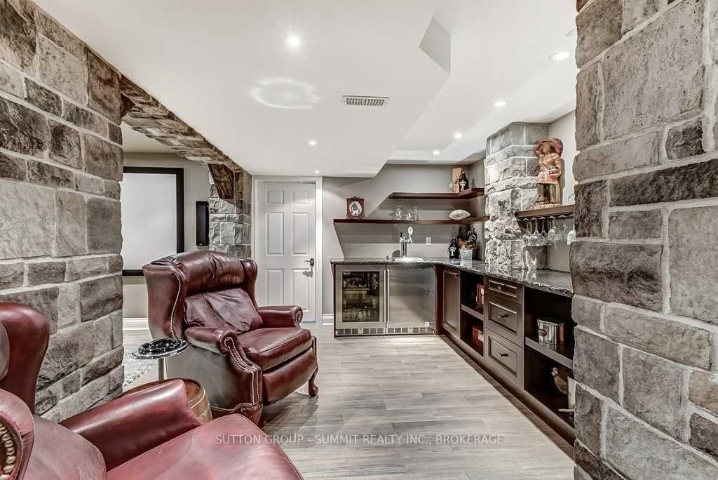 2059 Kawartha Cres