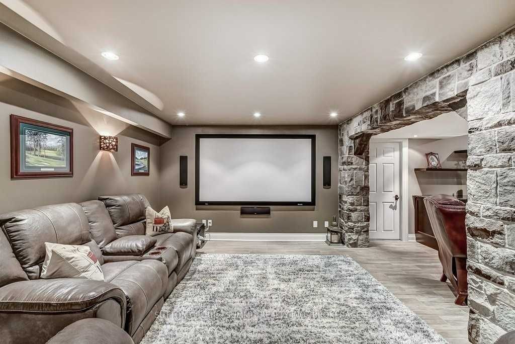 2059 Kawartha Cres