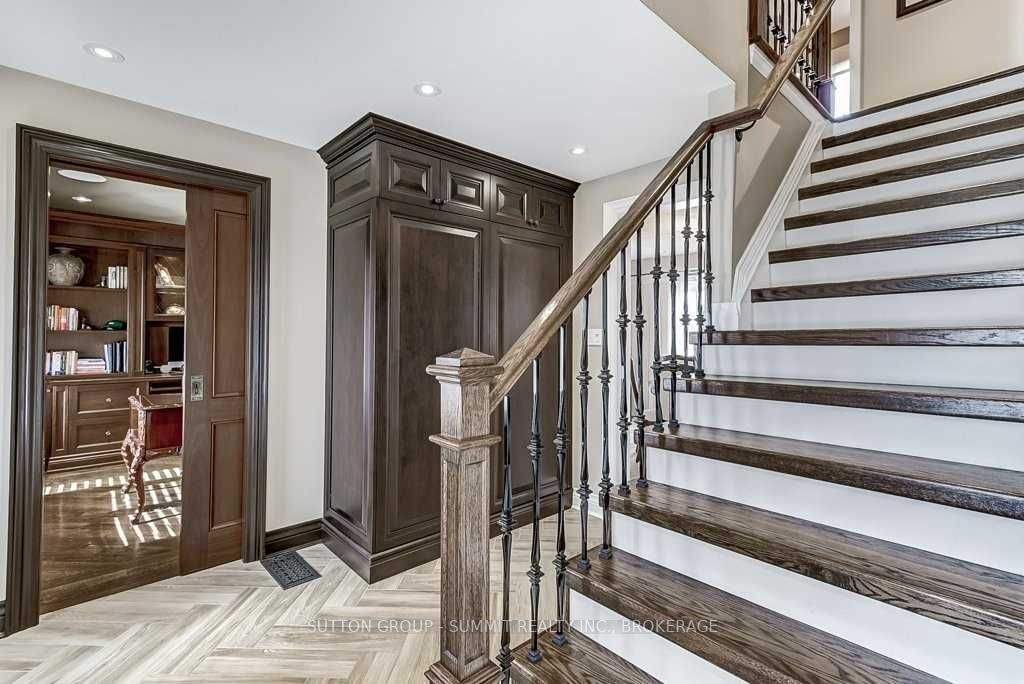 2059 Kawartha Cres
