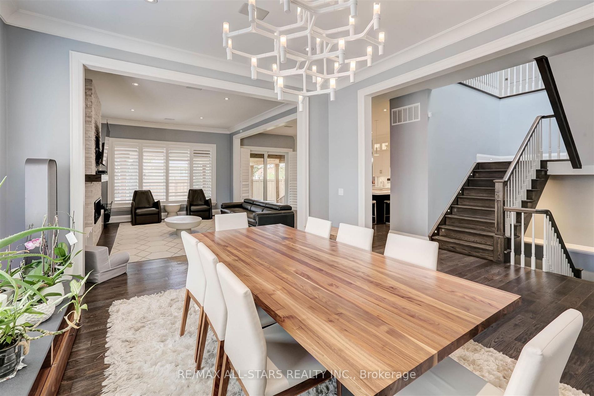 450 Saville Crescent