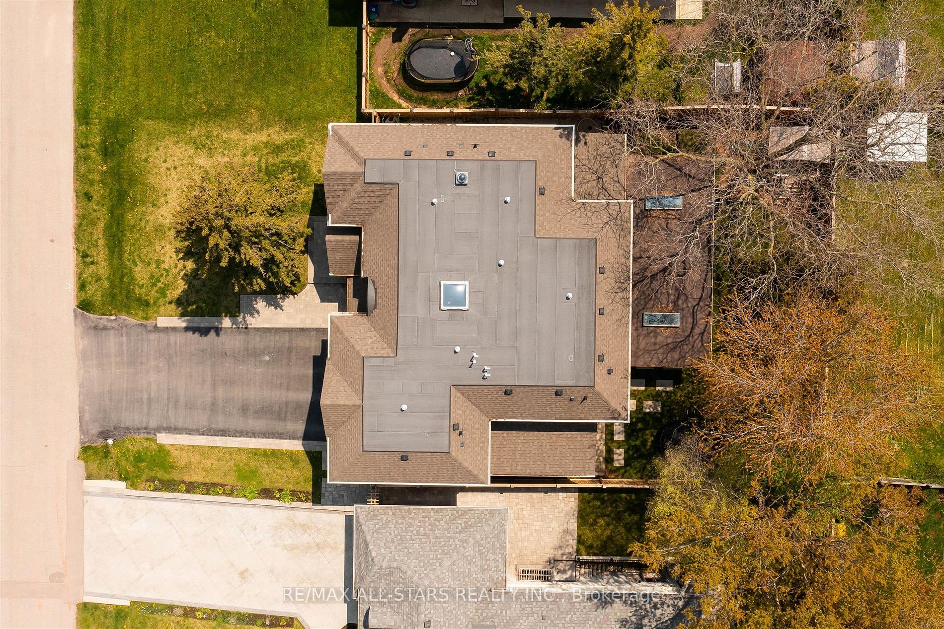 450 Saville Crescent