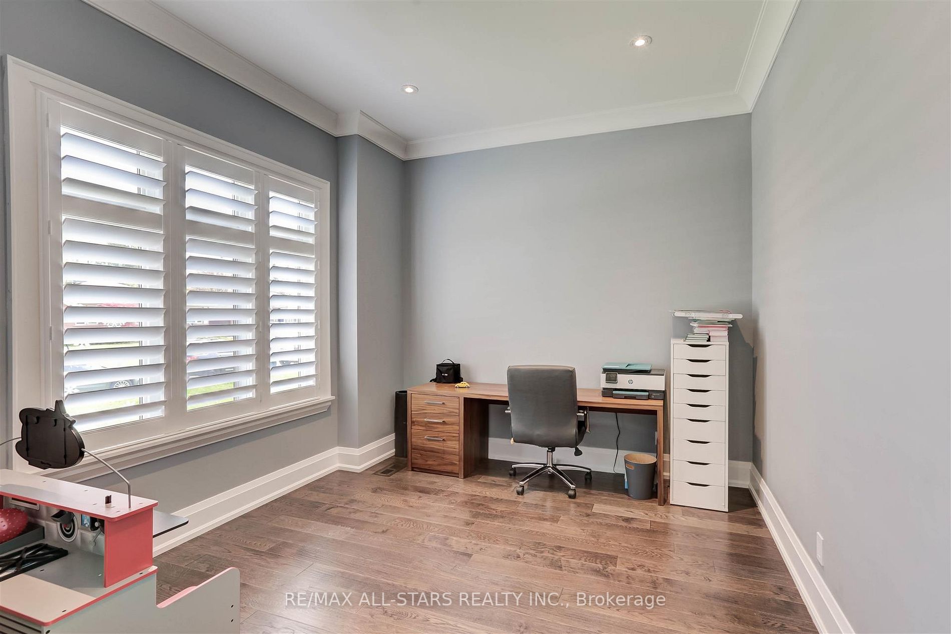 450 Saville Crescent