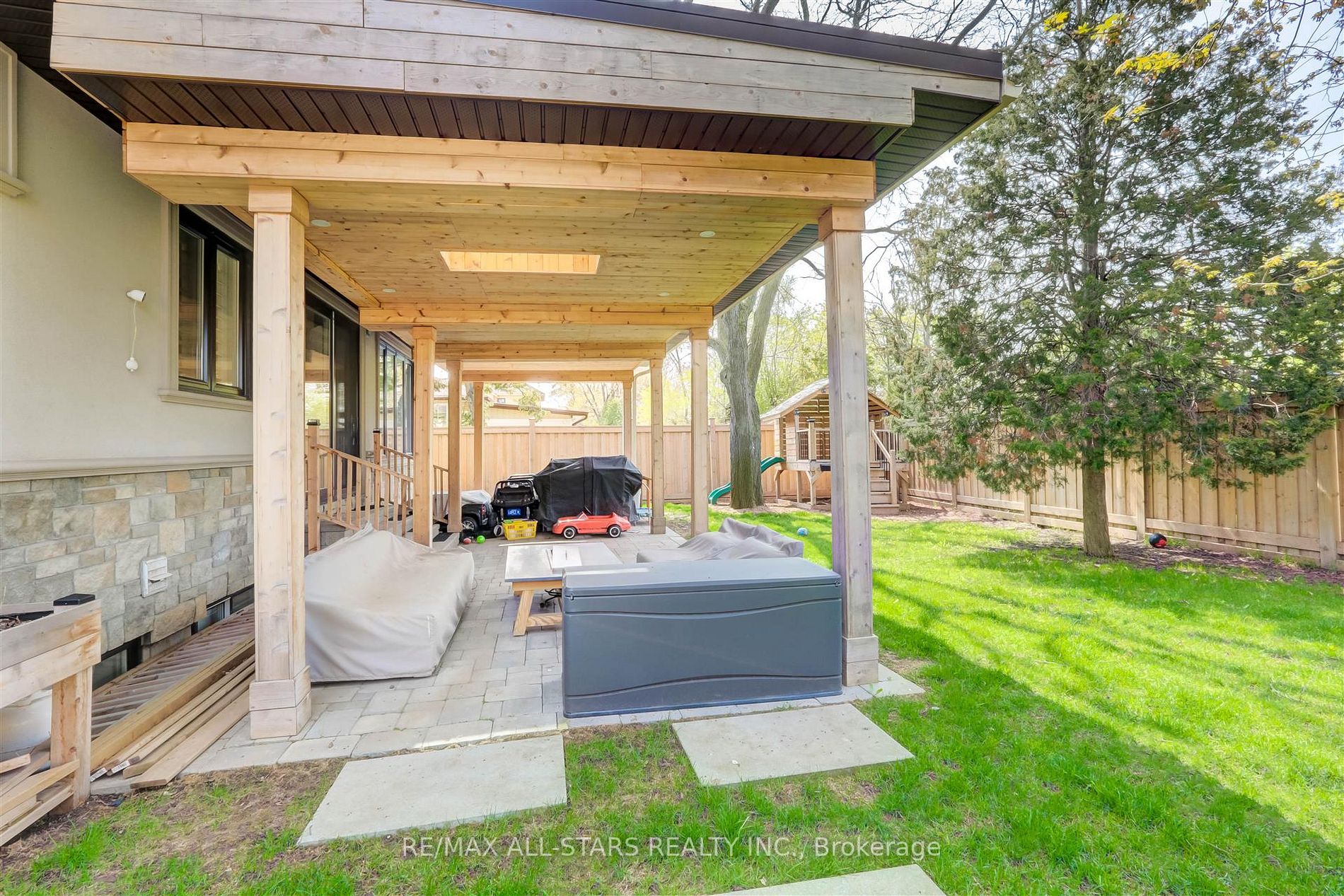 450 Saville Crescent