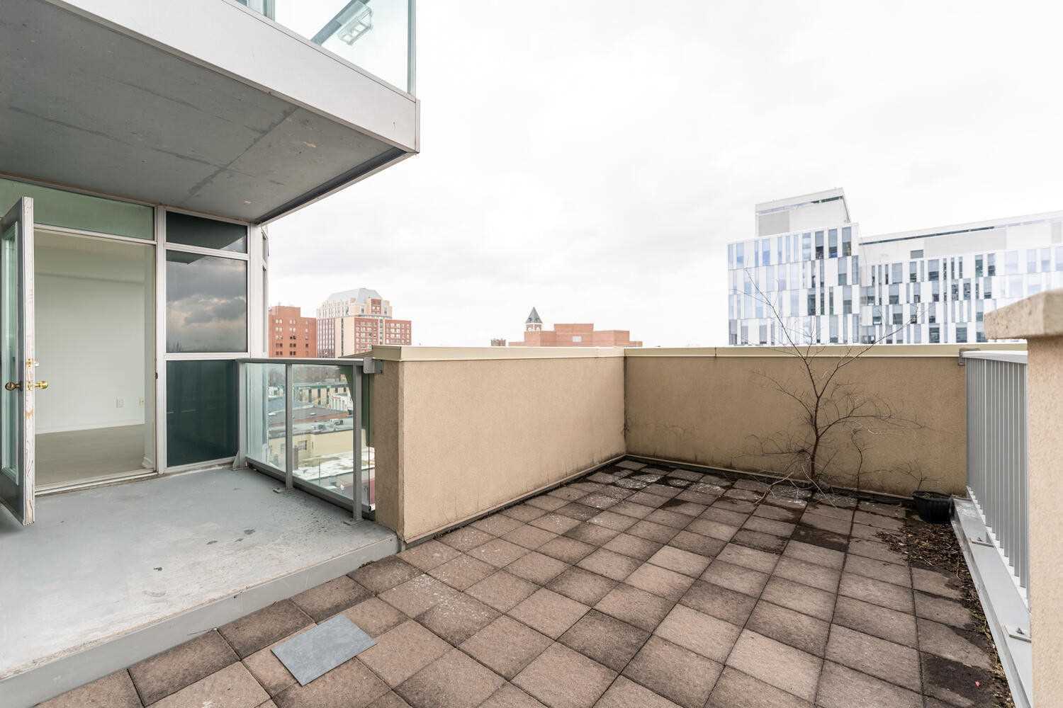 9 George St N, #606