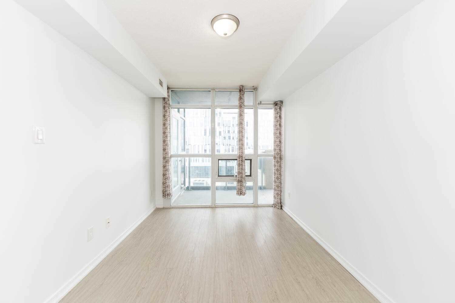 9 George St N, #606
