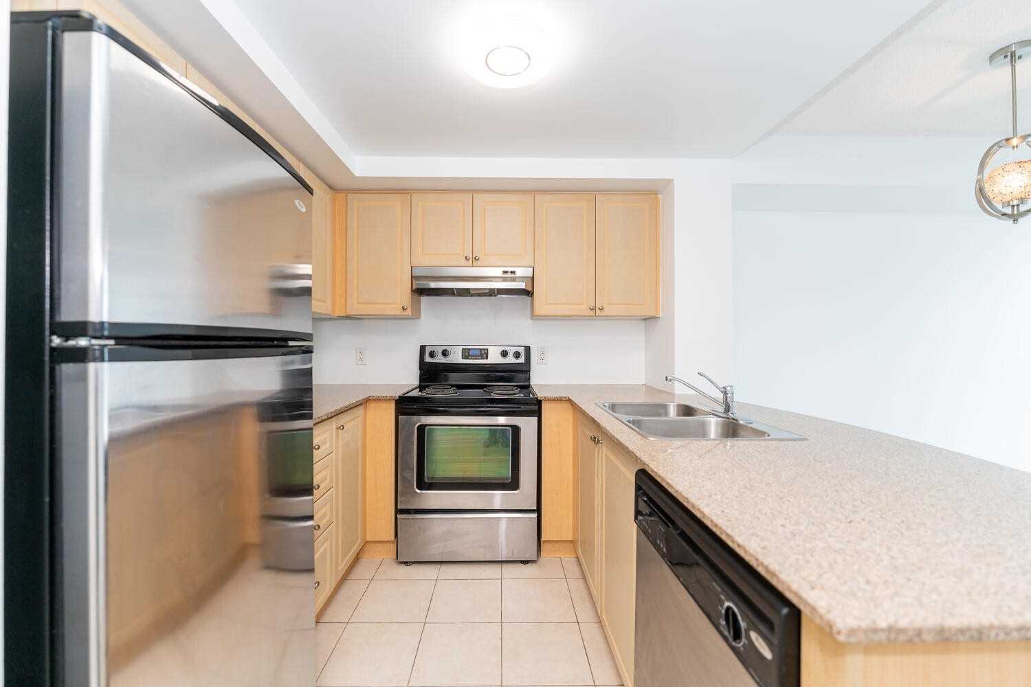 9 George St N, #606