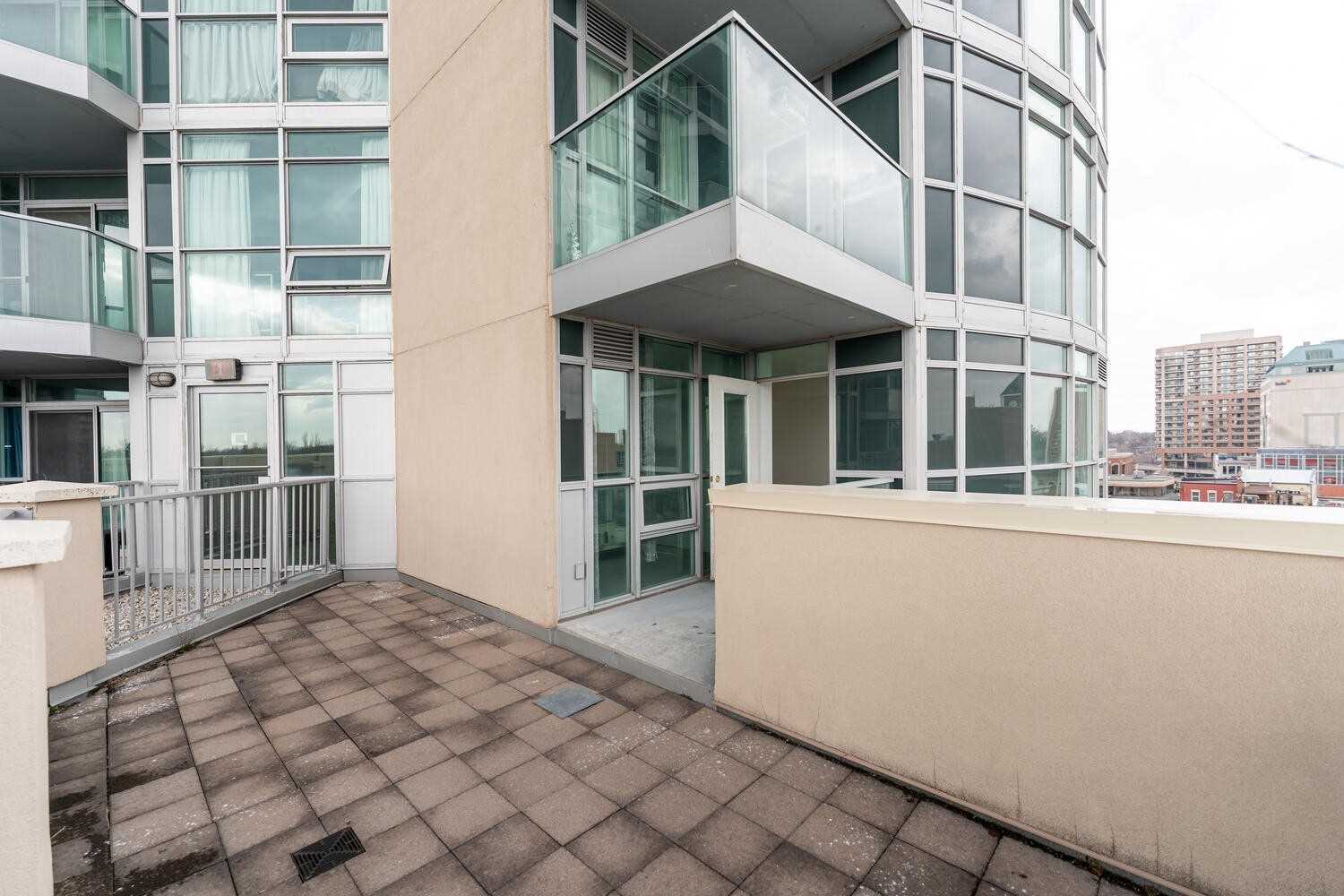9 George St N, #606
