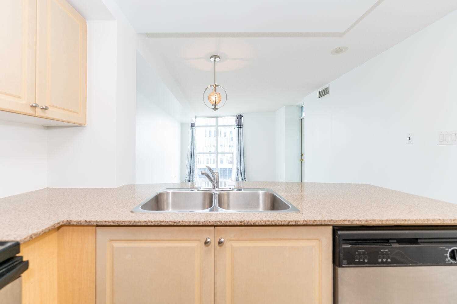 9 George St N, #606