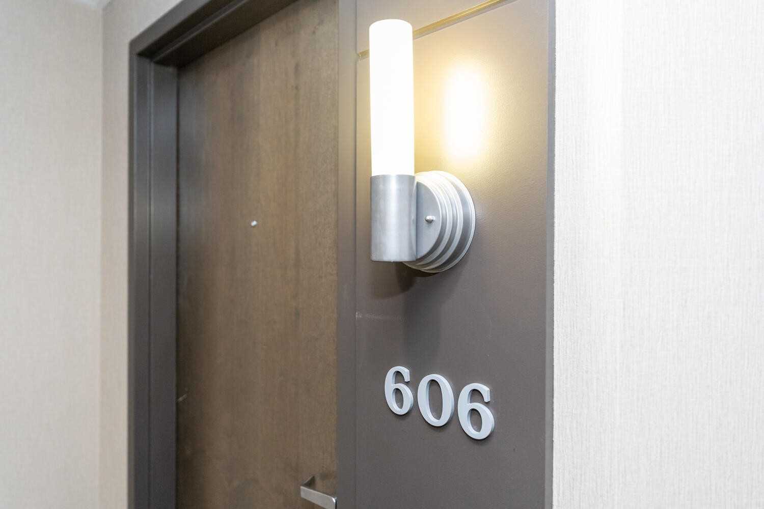 9 George St N, #606