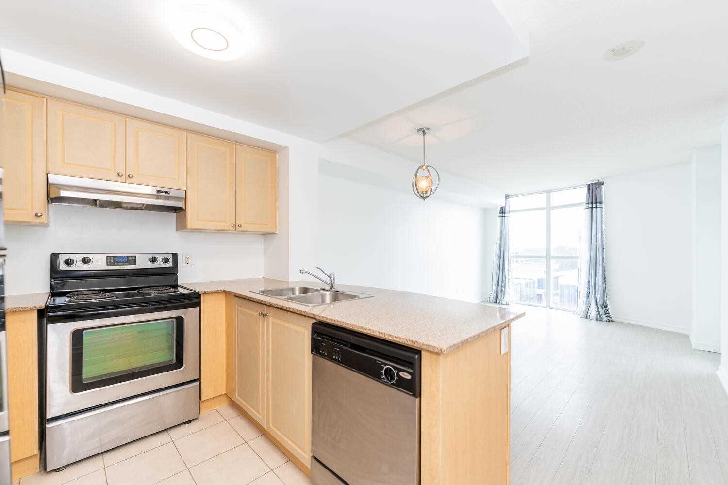9 George St N, #606