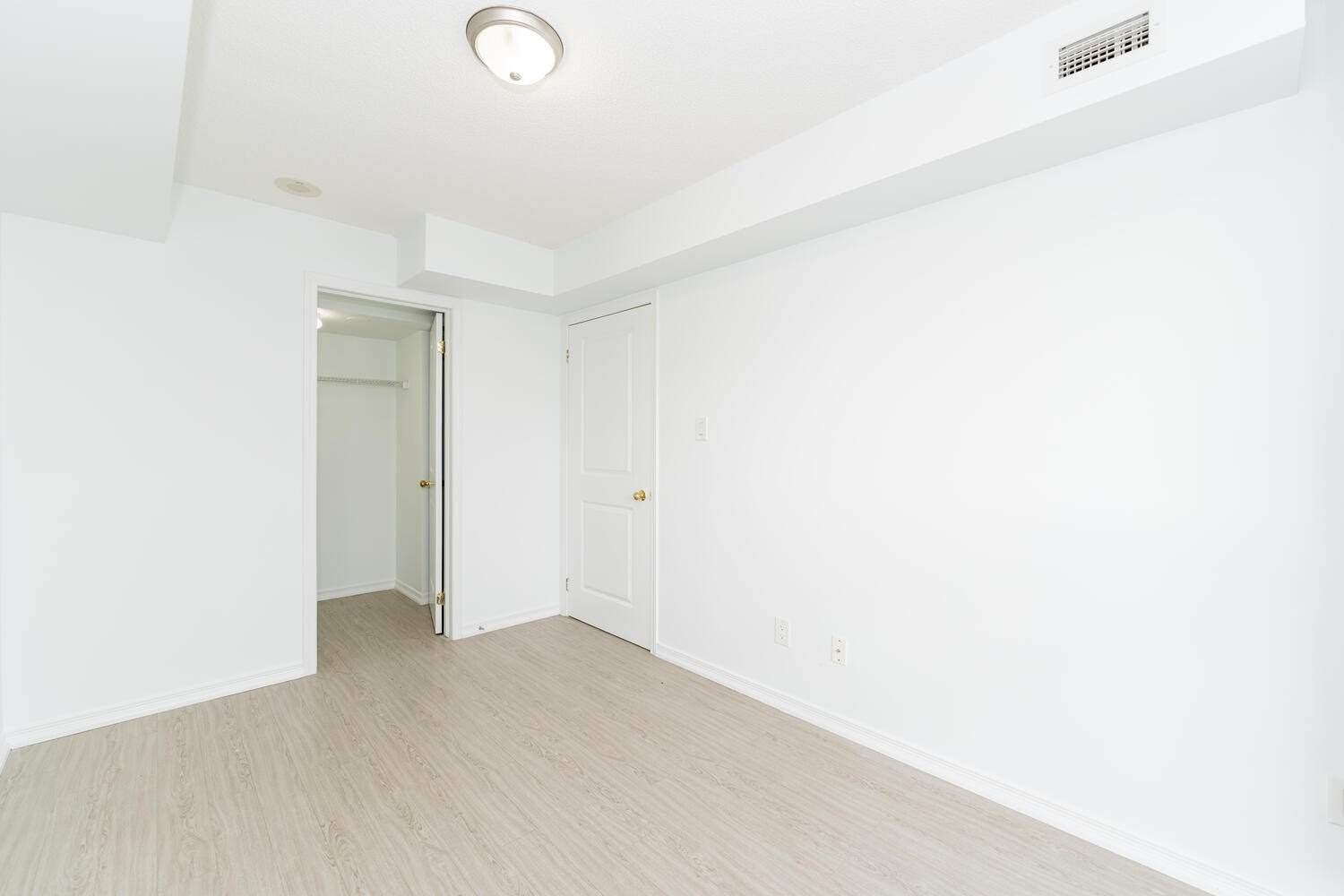 9 George St N, #606