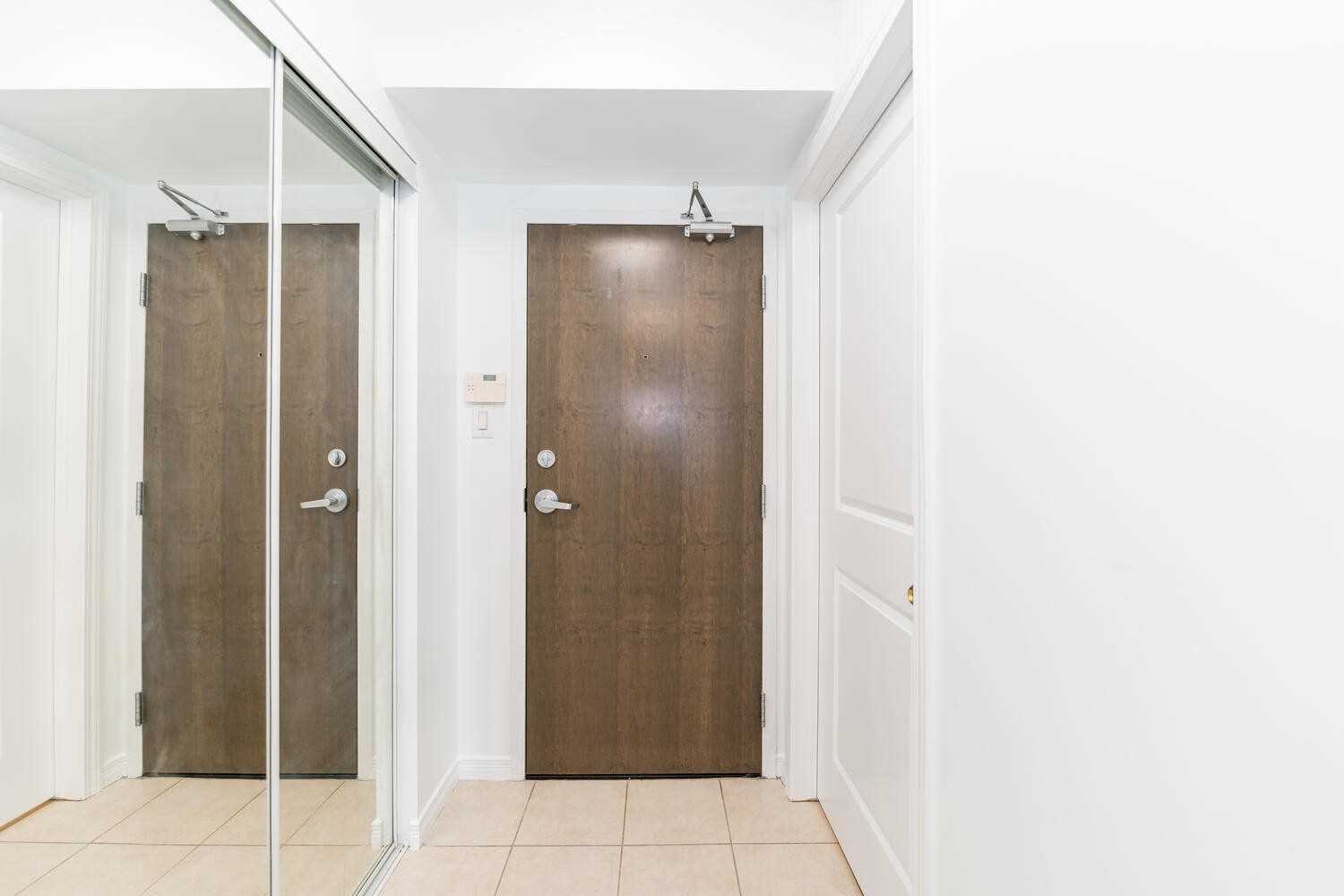 9 George St N, #606