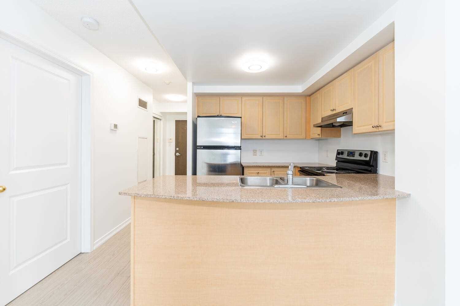 9 George St N, #606
