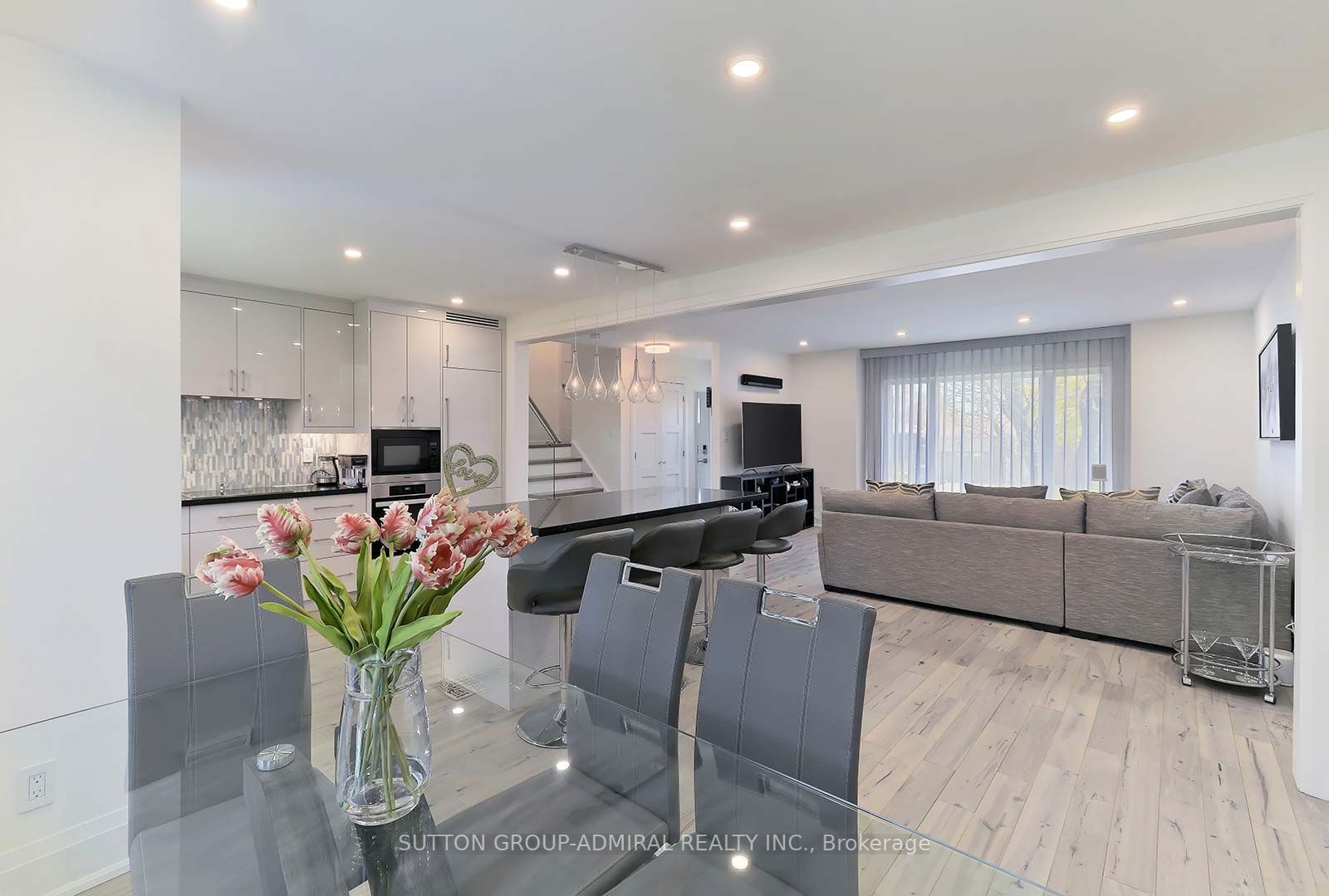 2816 Constable Rd