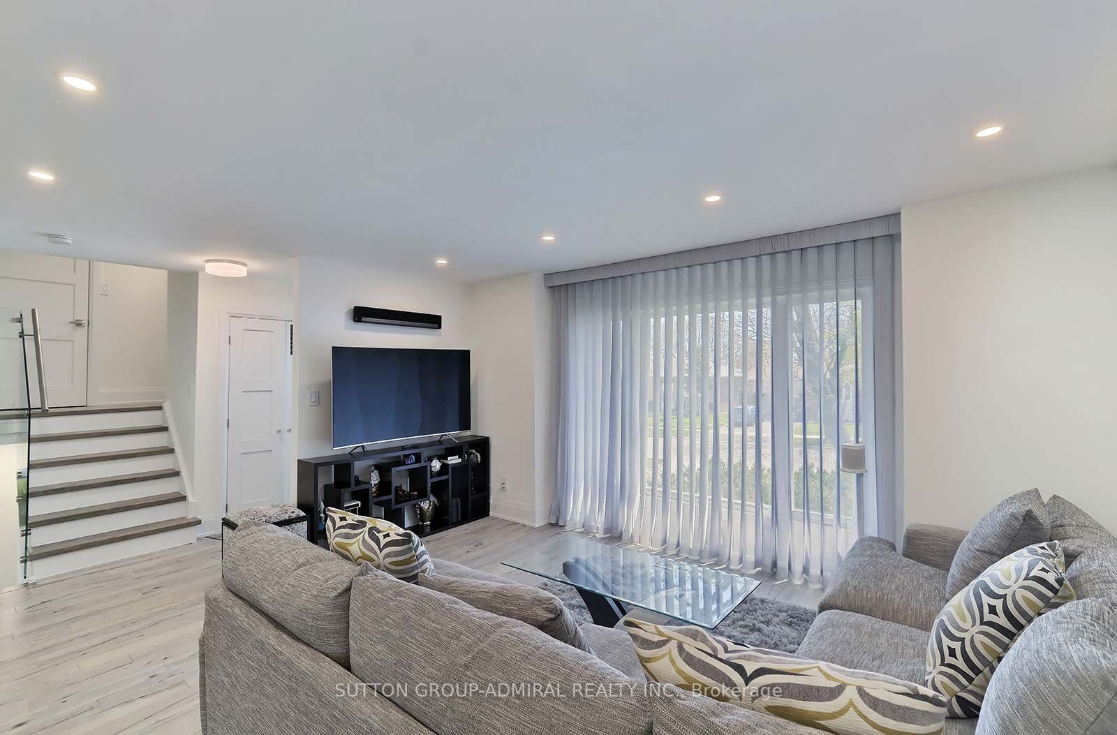 2816 Constable Rd